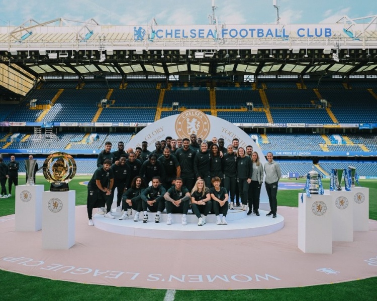 太阳报：切尔西奖杯展示活动球迷来得不多 埃斯特旺获得热烈欢呼