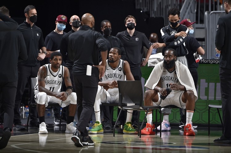 欧文：不会因生意影响和杜登的兄弟感情 我们一起见证NBA市值腾飞