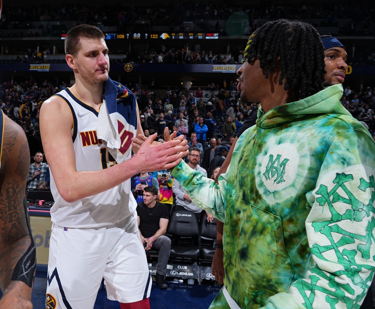 扑朔迷离若狼船勇熊掘皆49胜33负 掘金跌第8与灰熊携手附加赛