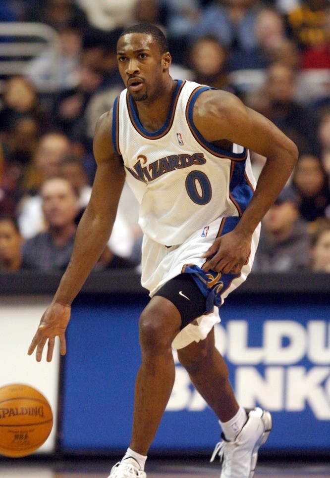 喷唐斯软蛋懦夫你又有多硬？阿里纳斯生涯打6组系列赛仅赢过一组