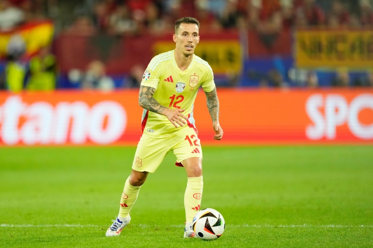 每体：若报价合适巴萨愿意出售杰拉德-马丁，有意格里马尔多