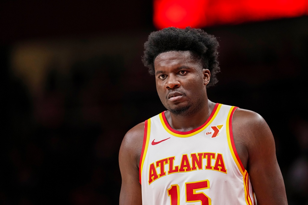 湖人中产特例该冲谁？Buha：我心中前三卡佩拉、大洛、亚当斯