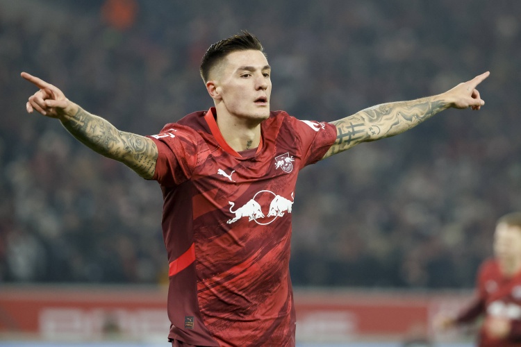 退出竞争！邮报：纽卡认为塞斯科更可能去曼联，已转头询价穆尼斯