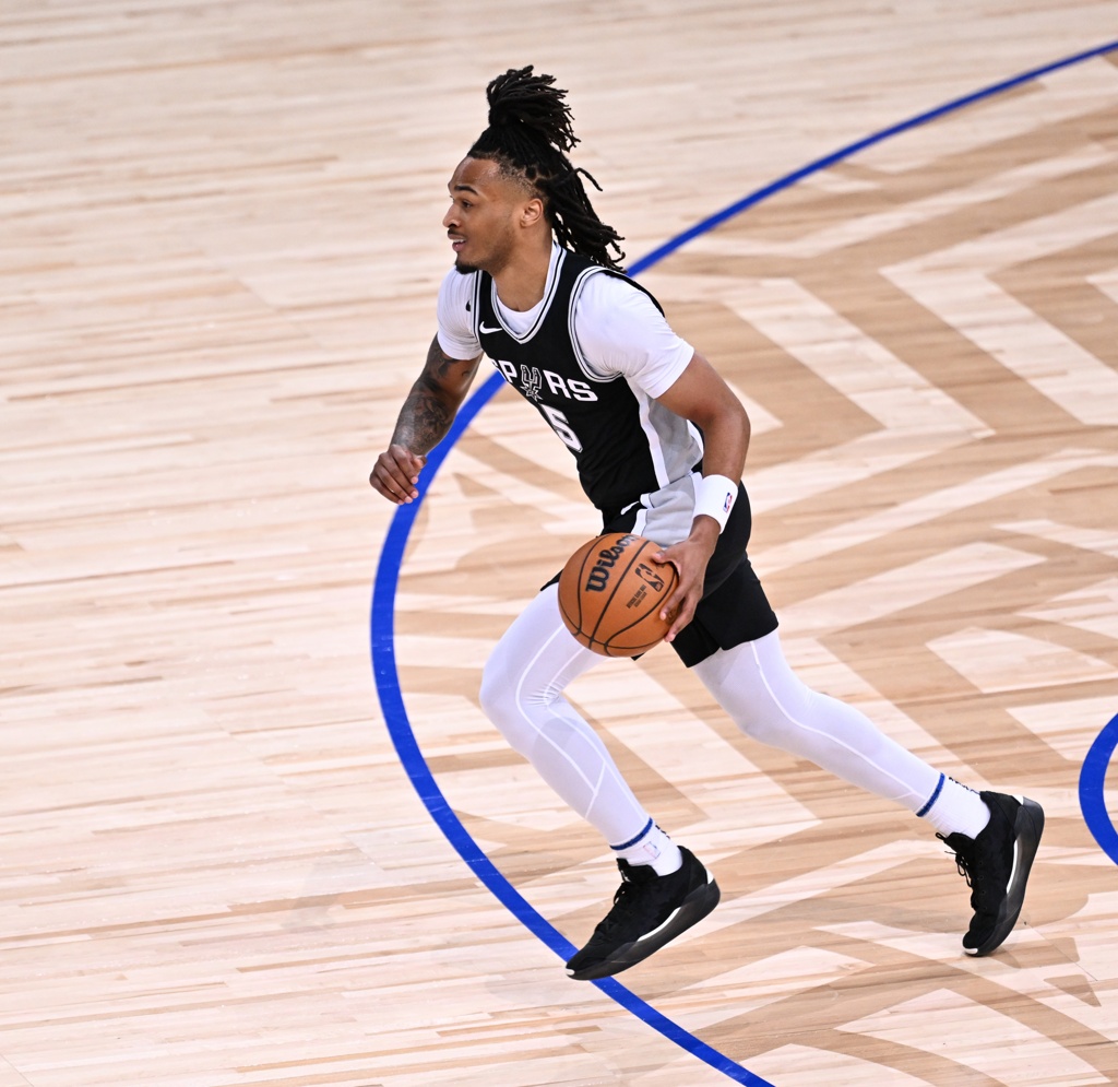 福克斯谈卡斯尔车轮被卸：他没有尽过任何新秀职责 活该