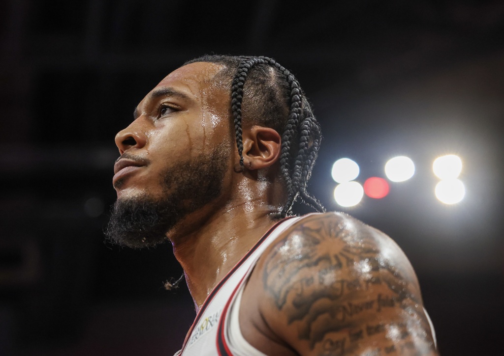 惠特摩尔：新赛季目标是赢35场 东部的竞争很开放 大家都有机会