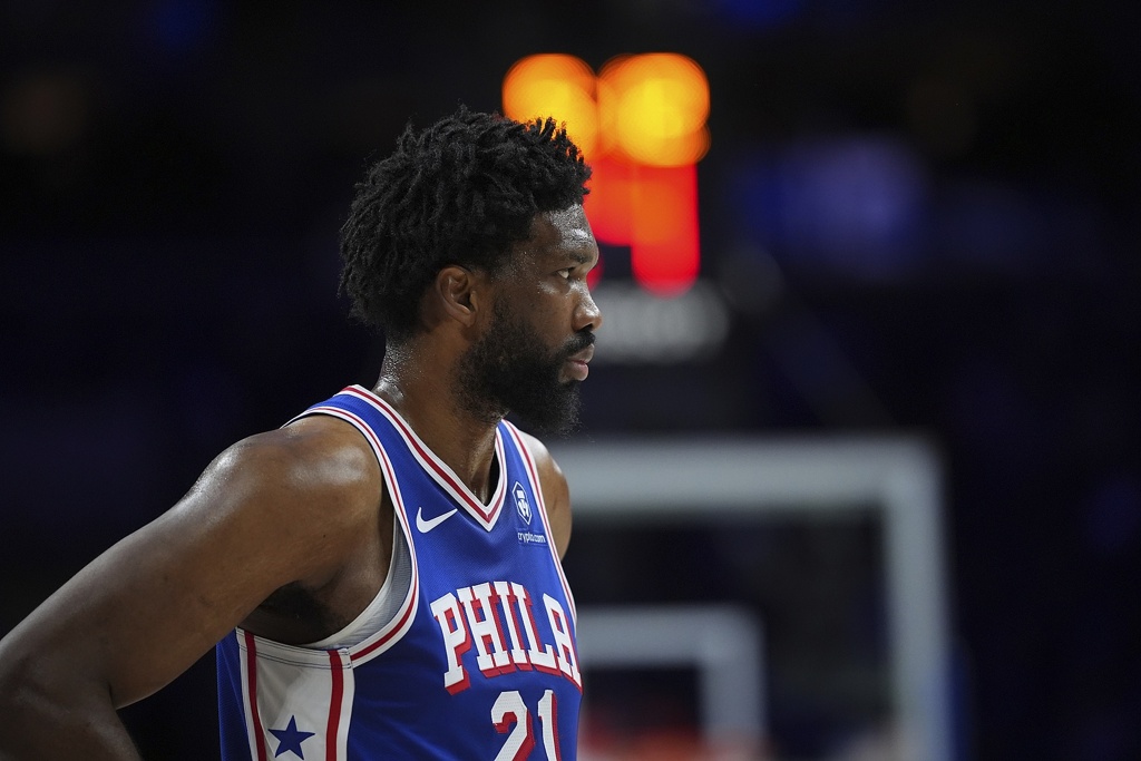 真挚的祝福！祝76人球星恩比德31岁生日快乐！