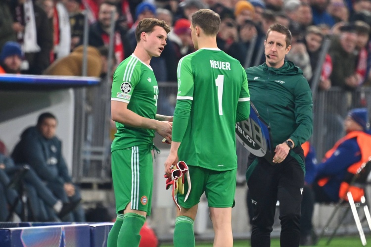 记者：诺伊尔很可能缺席对阵国米首回合比赛，他对乌尔比希有信心