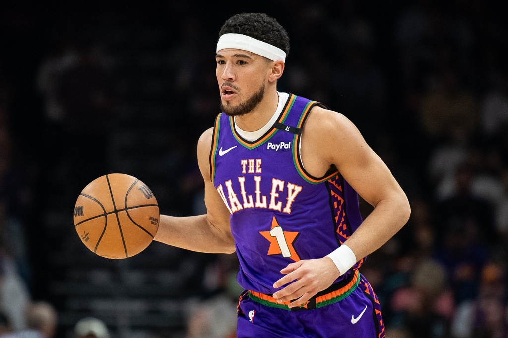 附加赛剩理论可能 布克：不管进还是没进 我们都必须倾尽所有打球