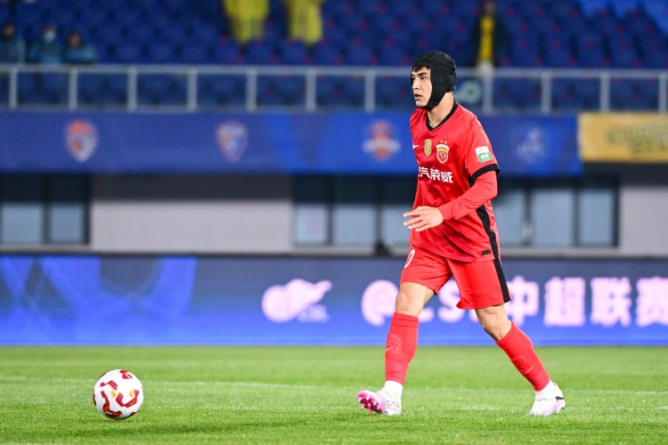 沪媒：海港“拼凑”的后防线经受住考验，吾米提江展现高水准