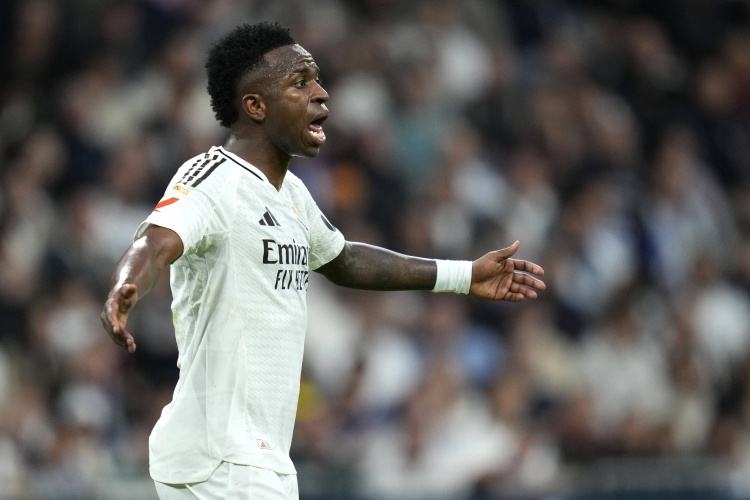 索要3000万年薪❗TA：维尼修斯团队否认将续约，寻求C罗同等待遇