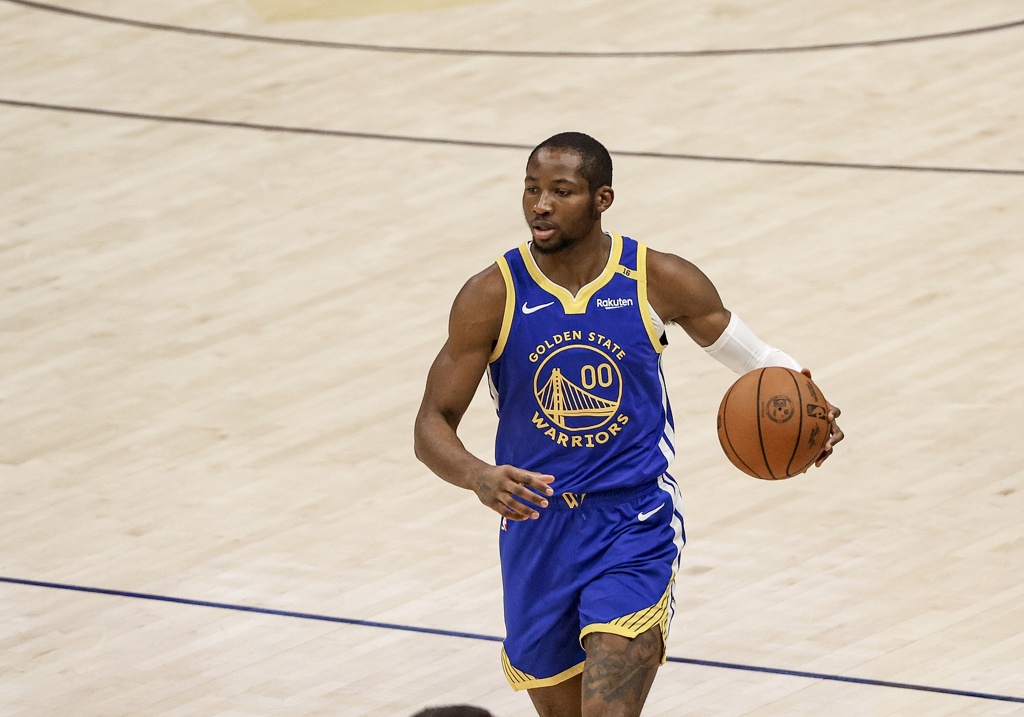 名记：各队普遍没有薪金空间 库明加吉迪等人要么让步要么继续等