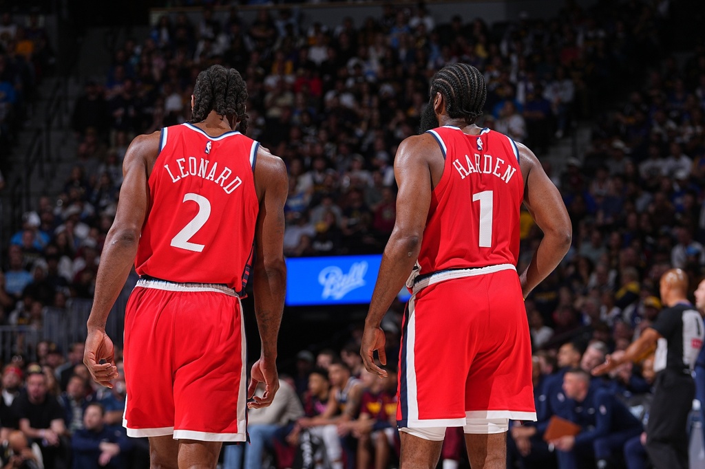 哈登：感谢小卡在幕后为复出打球做的一切 运气总是不站在他那边