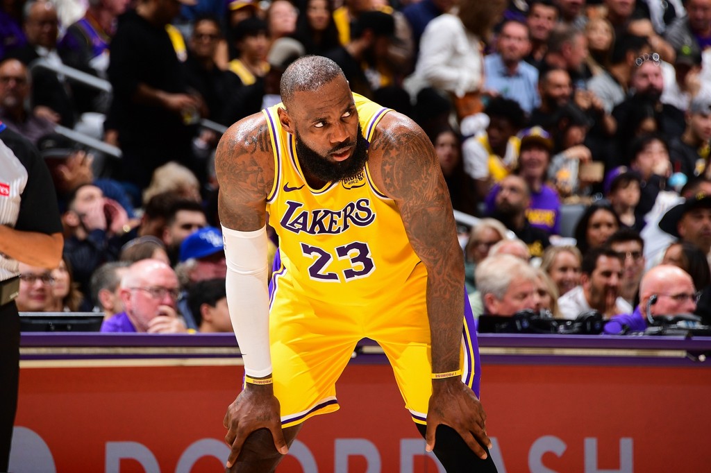 夸梅：詹姆斯这老东西累了 冠军数超乔丹没戏了 就改说戒指不重要