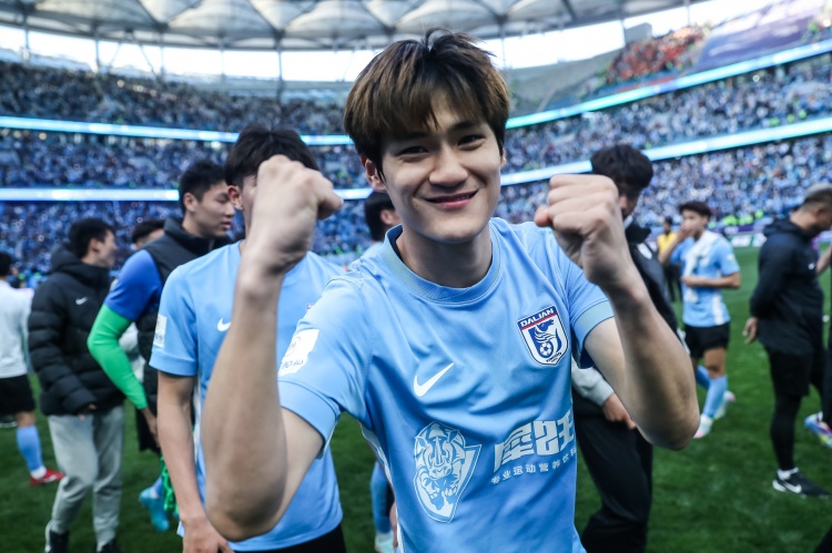 足球报：中超观众人数重返亚洲第一，前13轮总数246.15万人