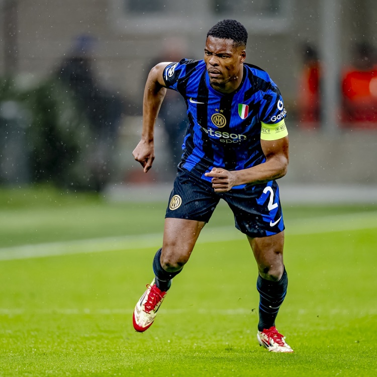 继续补强！英媒独家：出售沃克后，曼城瞄准邓弗里斯