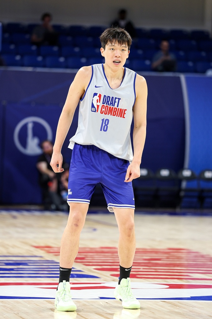 重磅媒体美联社模拟选秀：杨瀚森首轮第26顺位被篮网选中！