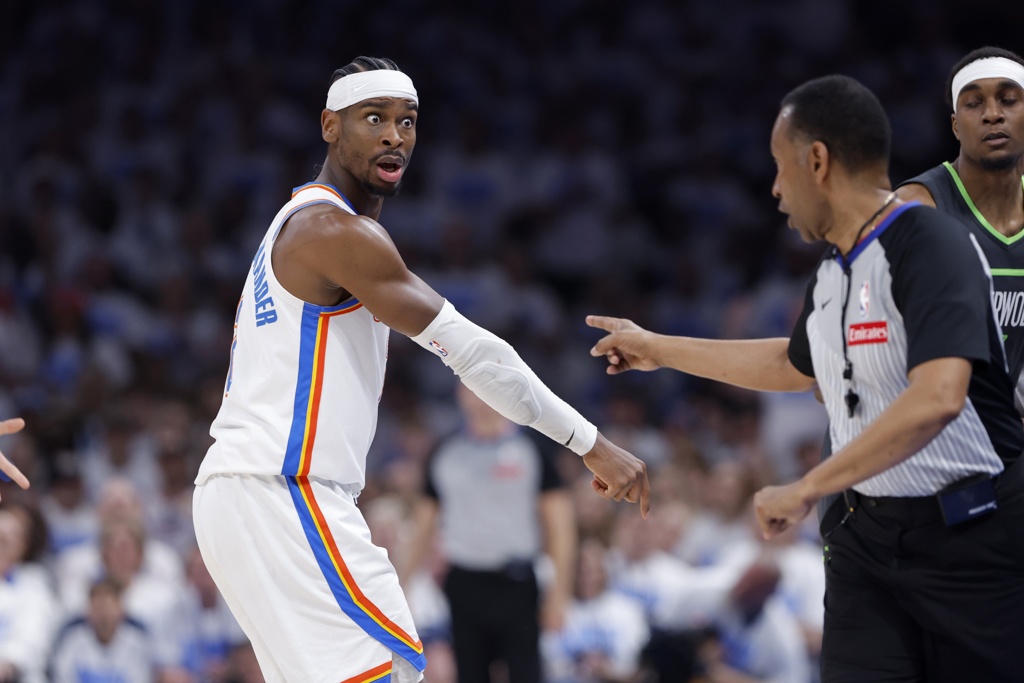 分析|如何解决假摔骗犯规泛滥的问题？处罚太轻裁判不能双标