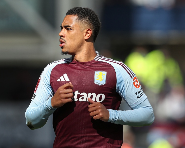 TA：森林有意维拉中场雅各布-拉姆塞，桑托看中其多面手属性