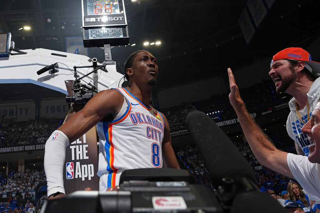 球队出现21次失误！杰伦威：我们缺乏信任 我们会研究这些问题