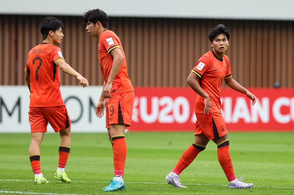 黄健翔：今天不如让于金永、蒯纪闻、刘浩帆等人上去踢，积累经验