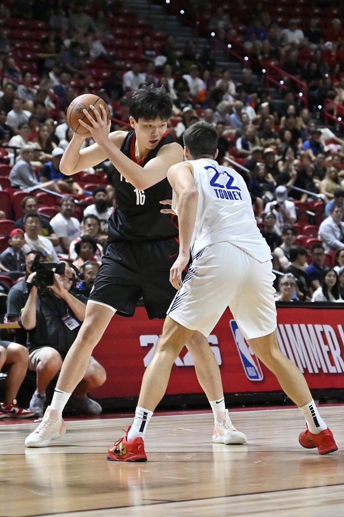 阿里纳斯：杨瀚森能打任何位置 开拓者中锋多 杨可像韦伯那样打4